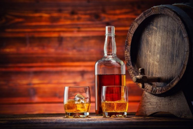 Single Malt Vs Blended Know The Difference Whiskey Soda Lounge