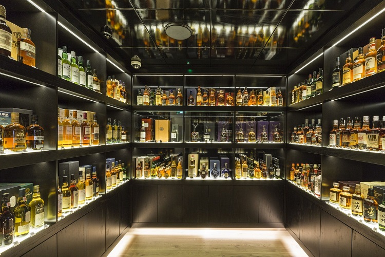 whiskey lounge
